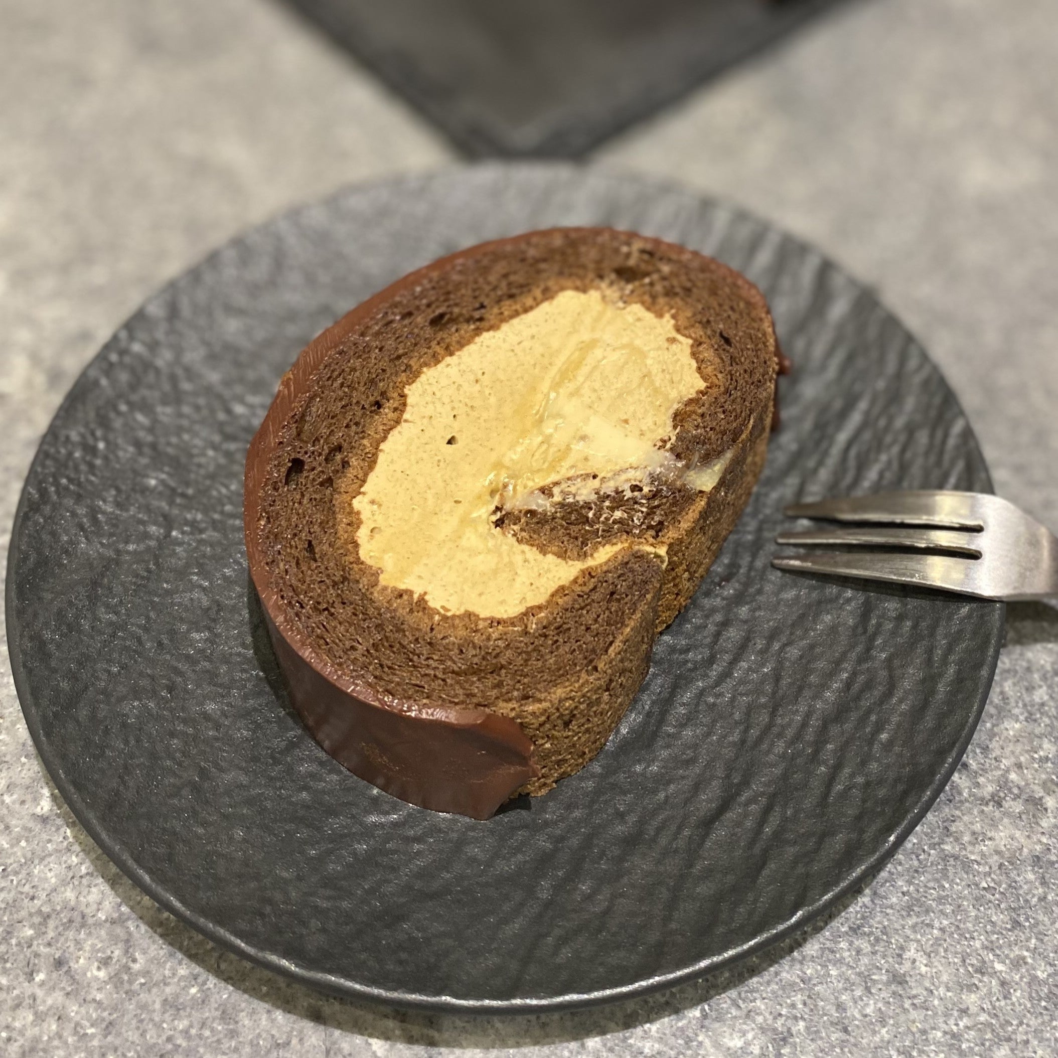近日販売開始予定）和紅茶ロールケーキ – COCO KYOTO